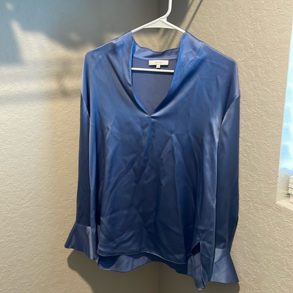 Vince Camilo Women’s Blue Silk Split Neckline Button Cuff Blouse Top Size Small - Picture 1 of 3